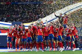 图片报:门兴前锋克莱因丁斯特将首发战意大利,赛季已15球6助攻.